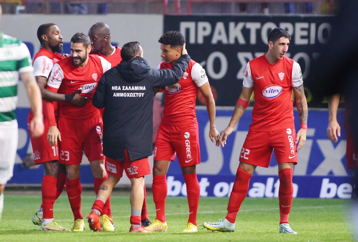Νέα Σαλαμίνα-Ομόνοια 2-1: Ο... πρώην την πλήγωσε ξανά! thumb