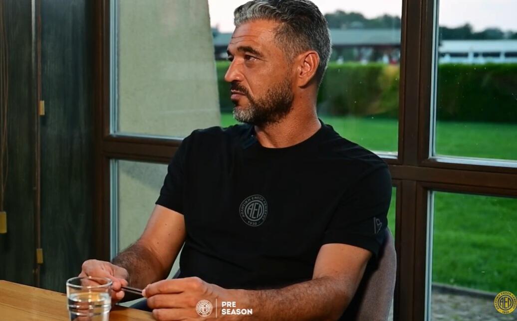 «Μου παρείχαν όλους τους παίκτες που ήθελα, είναι ευθύνη...» (βίντεο) thumb