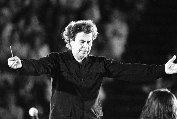 Αποχαιρέτησε τον Μίκη Θεοδωράκη ο Ιβάν Σαββίδης: «Ημέρα πένθους για την Ελλάδα» thumb