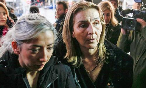 Ξέσπασε στη δίκη και χειροκροτήθηκε η μητέρα του Άλκη Καμπανού thumb