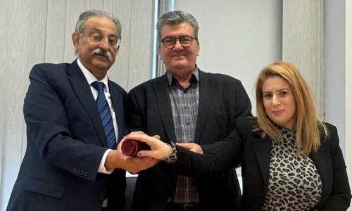 Μνημόνιο συνεργασίας Επιτροπής Δεοντολογίας και Εθνικής Σχολής με Αριστοτέλειο Πανεπιστήμιο thumb