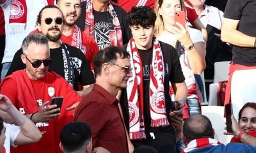 Στις εξέδρες του Ολυμπιακού Σταδίου και ο Μπαρτζώκας thumb