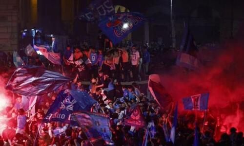 Ένας νεκρός και επτά τραυματίες στη Νάπολη στους εορτασμούς για το πρωτάθλημα thumb