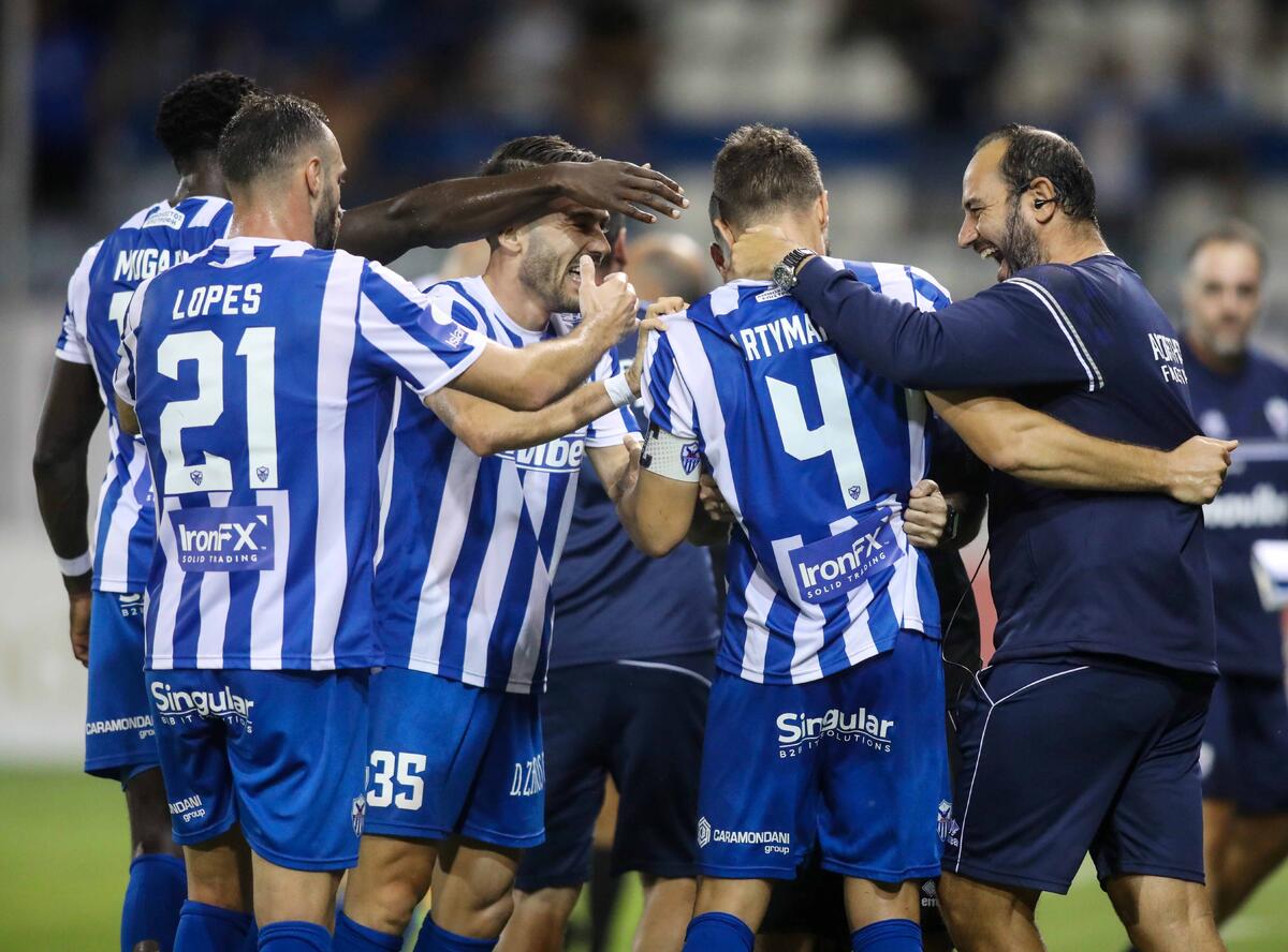 Ανόρθωση – Νέα Σαλαμίνα 3-1: Το «έβαψε» μπλε με τριάρα η «Κυρία» thumb