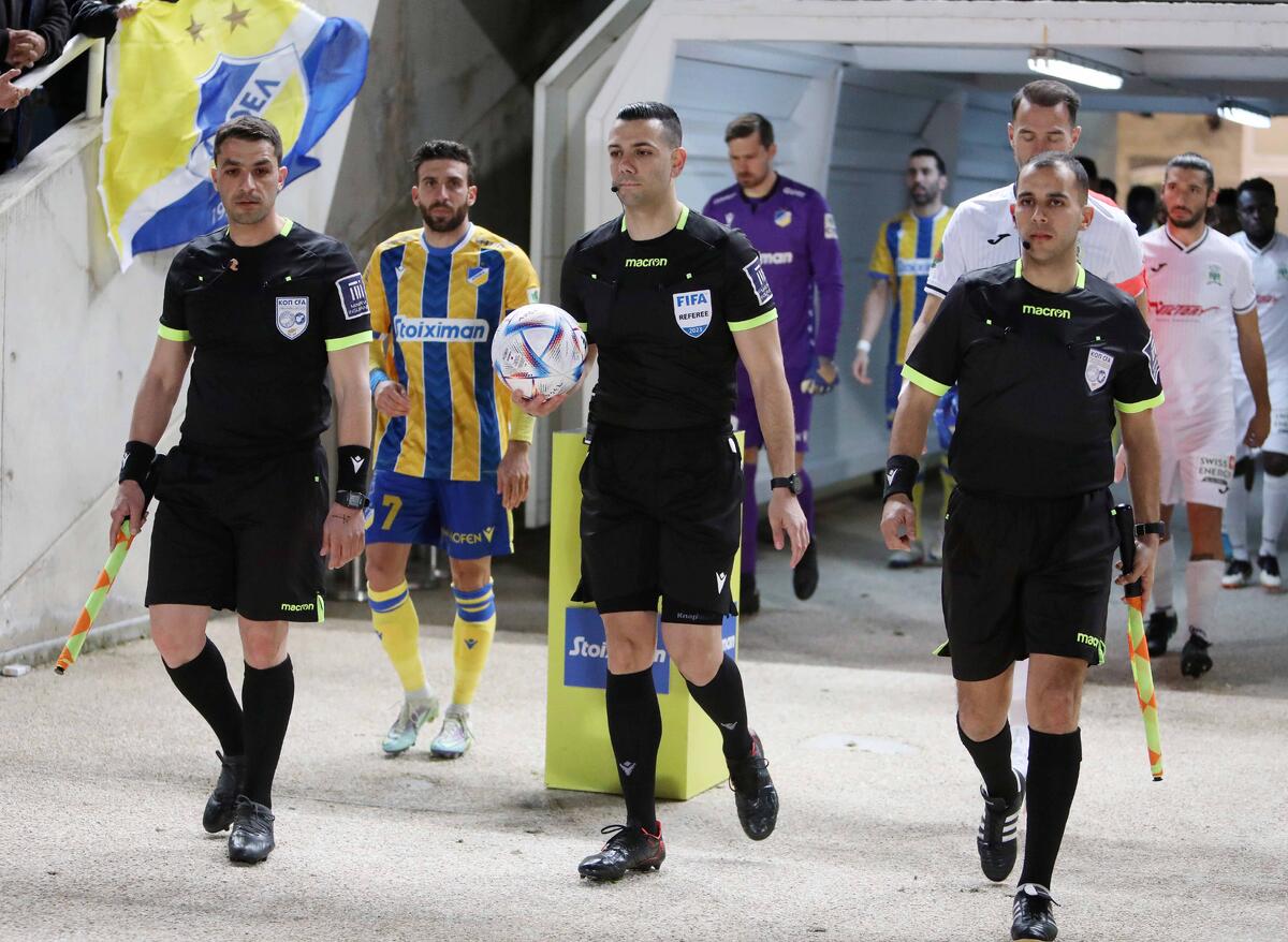 Σοβαρές καταγγελίες «Καραβίδα» μετά το ΑΠΟΕΛ-Δόξα   thumb