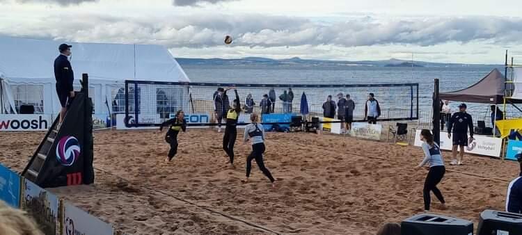  Κοινοπολιτειακοί Beach Voley: Εντυπωσιακά άρχισαν οι ομάδες μας thumb