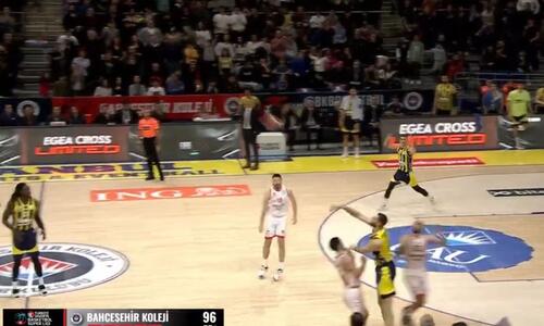 Αδιανόητο buzzer-beater τρίποντο του Παπαγιάννη! (ΒΙΝΤΕΟ) thumb