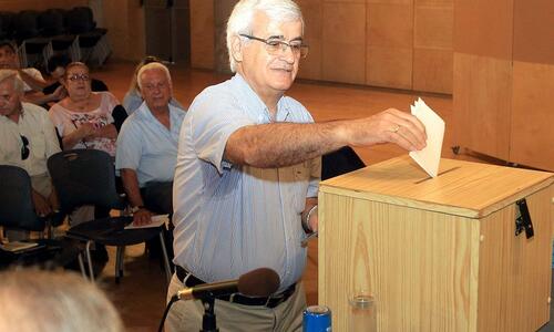 Παραιτήθηκε... πυροβολώντας ο Ανδρέας Παπαχαραλάμπους thumb