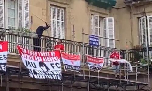 Βάσκος παππούς σήκωσε τη μαγκούρα του σε οπαδούς της Γιουνάιτεντ, γιατί...  thumb
