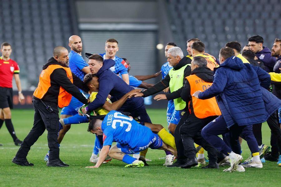 Ούτε τυπικά Πέρετζ και Ντε Λούκας - Η κίνησή τους πριν τη σέντρα thumb