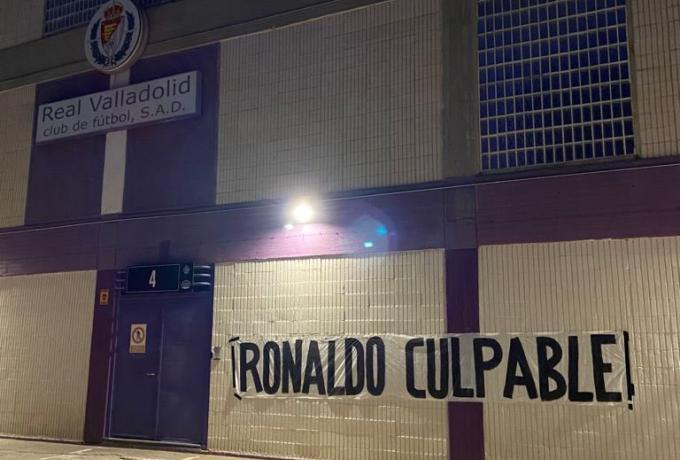 Πανό οπαδών της Βαγιαδολίδ κατά του Ρονάλντο (pic) thumb