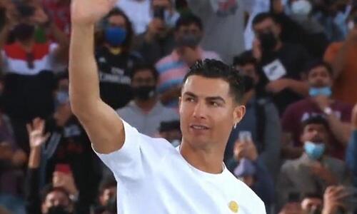 Κριστιάνο Ρονάλντο: Παρέλαβε στο Ντουμπάι το βραβείο του κορυφαίου σκόρερ όλων των εποχών (video)  thumb