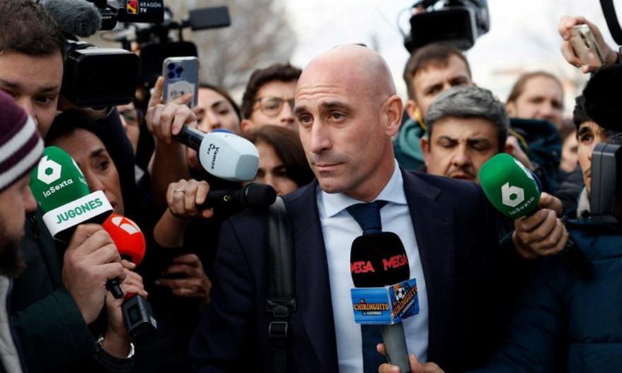 Ρουμπιάλες: «Ρώτησα την Ερμόσο πριν τη φιλήσω» thumb