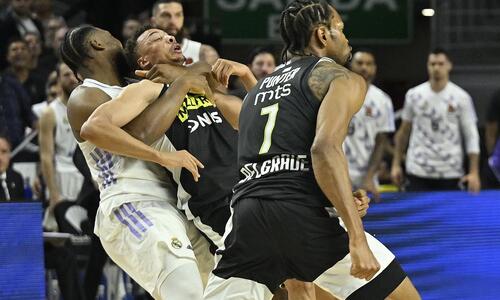 Η ανατριχιαστική φωτογραφία με τη σοκαριστική λαβή του Γιαμπουσέλε στον Έξουμ thumb