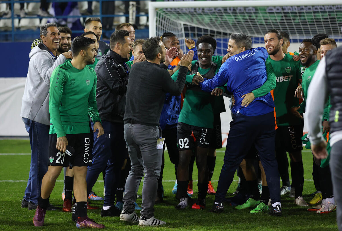 Φοβερή ανάρτηση για τον προπονητή τους  thumb
