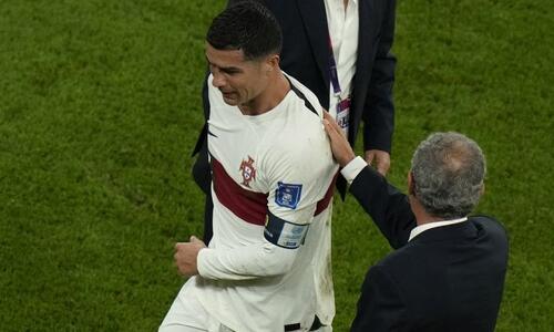 Φωτογραφία: Η αμήχανη στιγμή Ρονάλντο - Σάντος μετά τον αποκλεισμό thumb