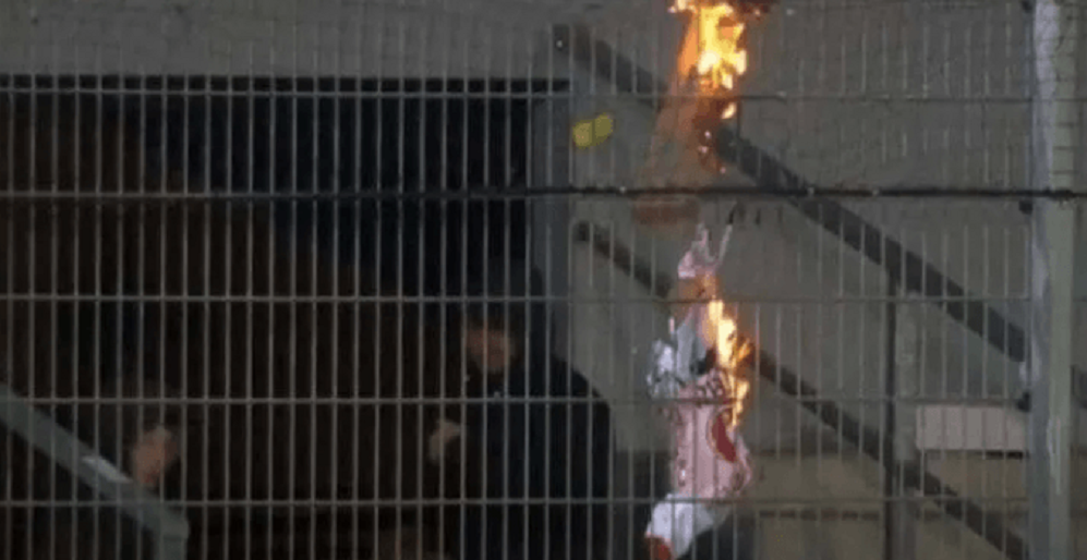 Οπαδοί της Σιόν έκαψαν την φανέλα του Μπαλοτέλι! (vid) thumb