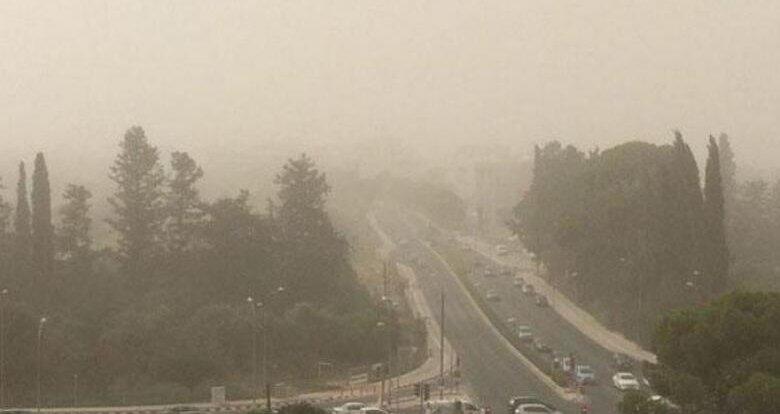 Πνίγηκε στη σκόνη η Κύπρος - κίνδυνος για αναβολή αγώνων thumb