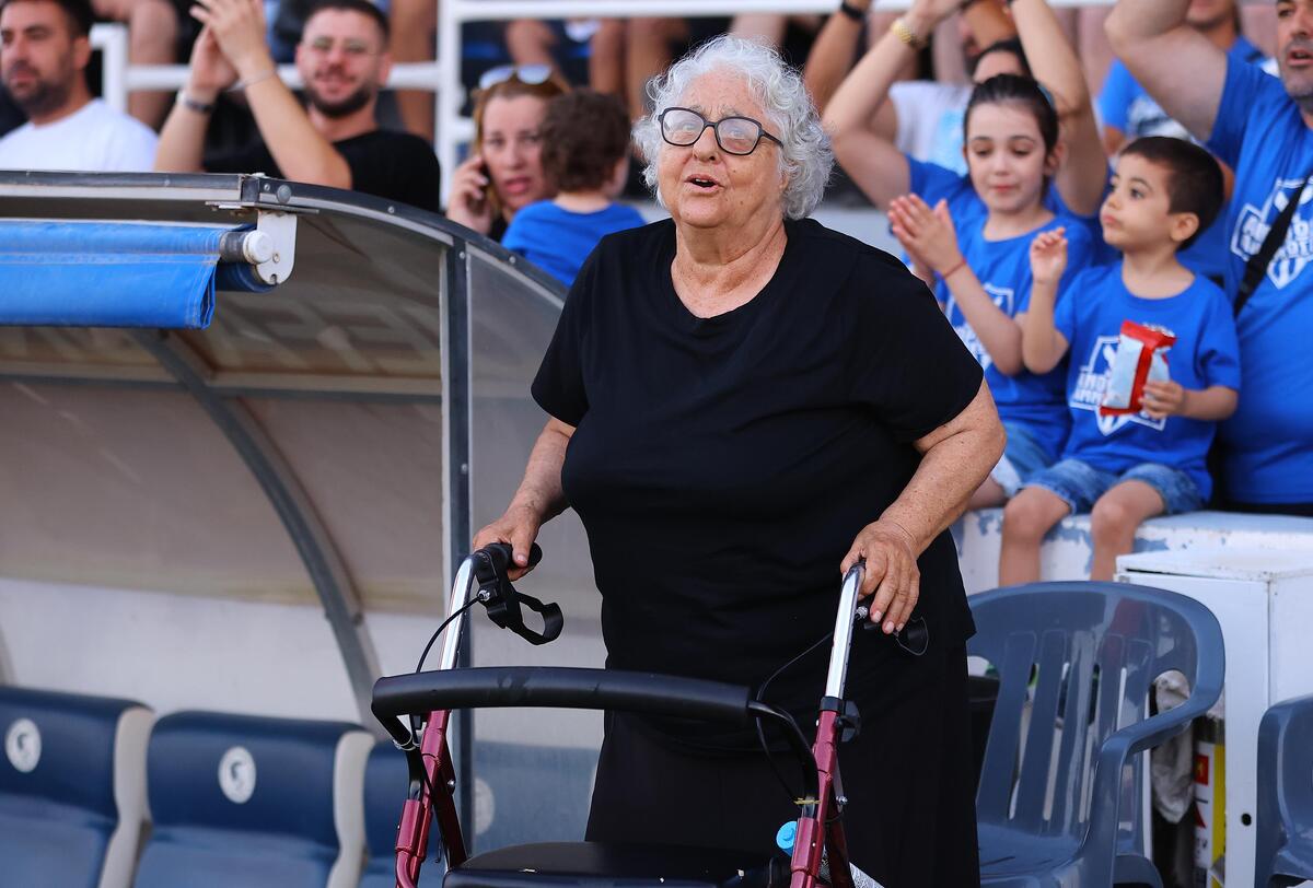Οργάνωσε τους «Μαχητές» η γιαγιά Φωτεινή! (ΒΙΝΤΕΟ ST) thumb