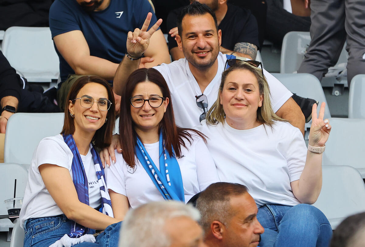 Ο κόσμος στο στάδιο «Αλφαμέγα» (ΦΩΤΟΣ) thumb
