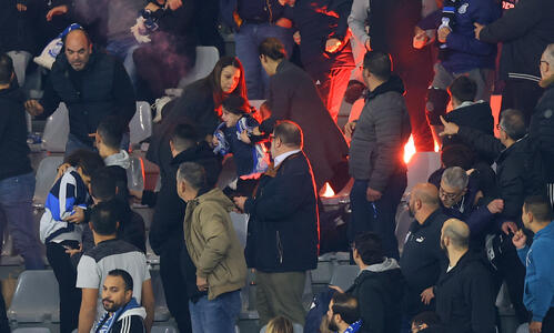 Έπεσε δίπλα από μικρό κοριτσάκι η φωτοβολίδα! thumb