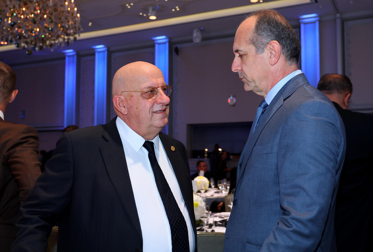 Κούμας: «Δεσμευόμαστε να δίνουμε τα πάντα για την πρόοδο του ποδοσφαίρου» thumb