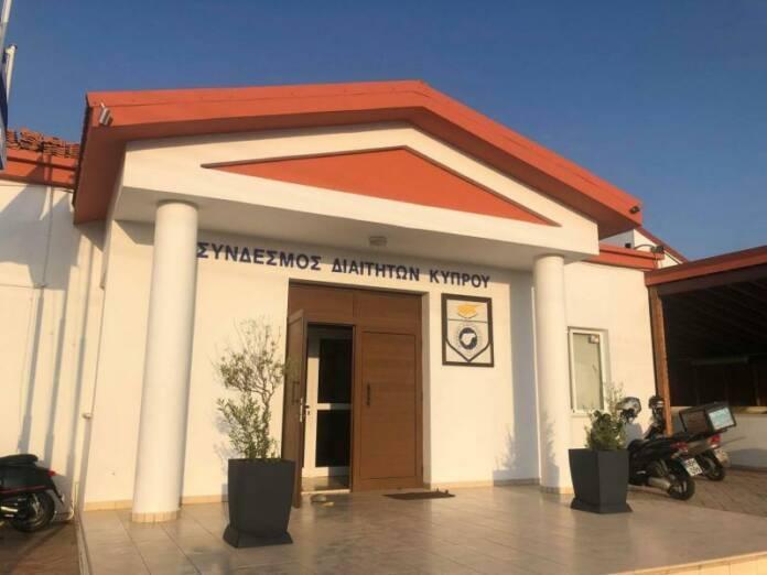 Εξέλιξη: Έκτακτη συνεδρία μετά τις παραιτήσεις! thumb