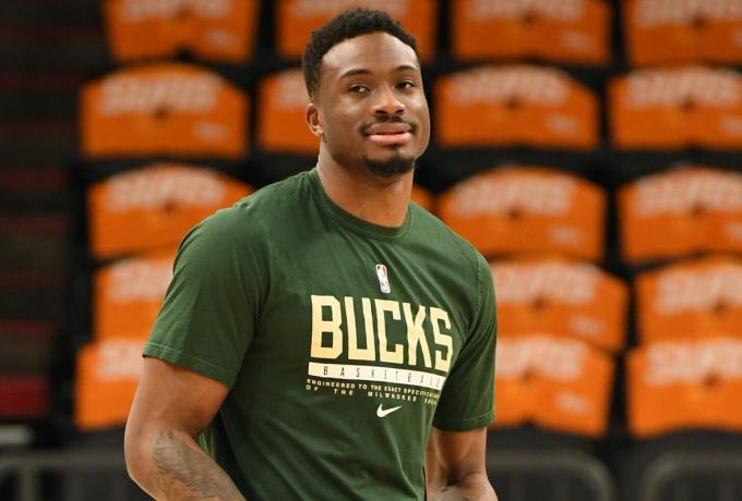 Το NBA τιμώρησε τον Θανάση Αντετοκούνμπο thumb