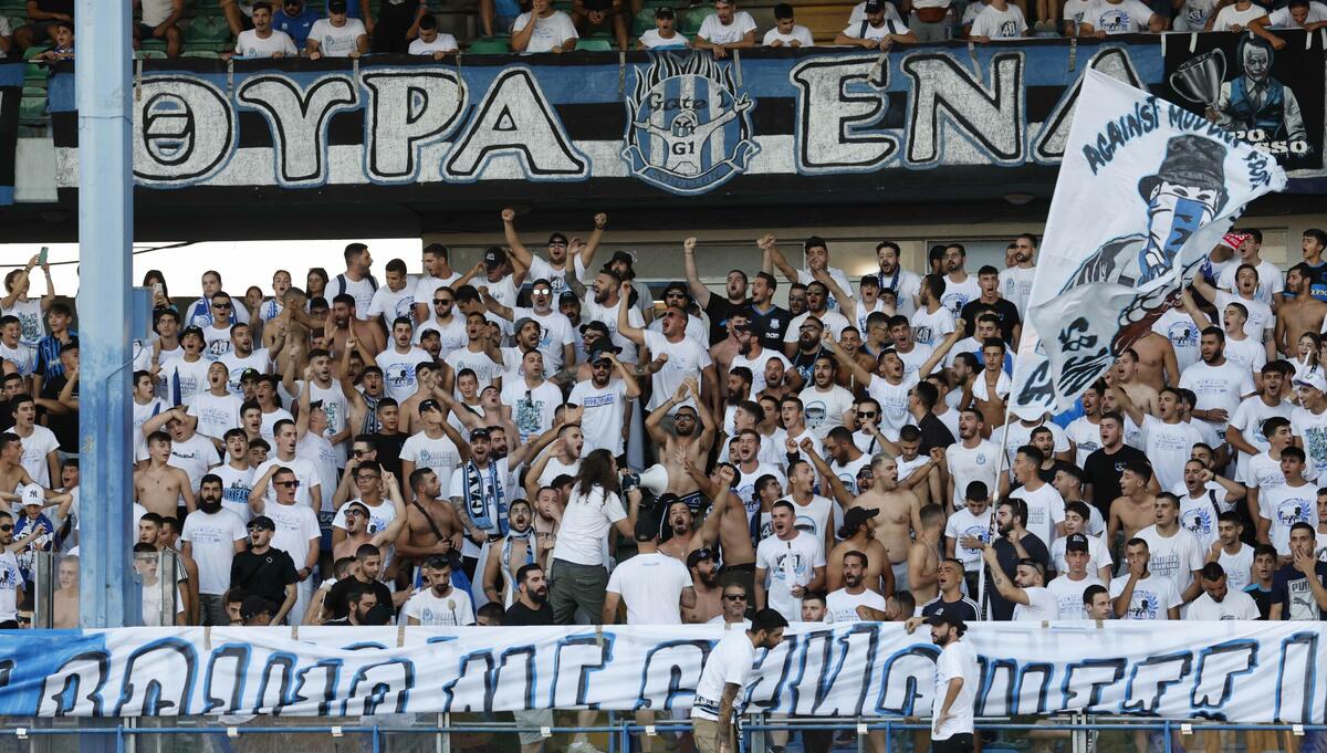 Μόνο στη Δυτική και χωρίς προπώληση! thumb