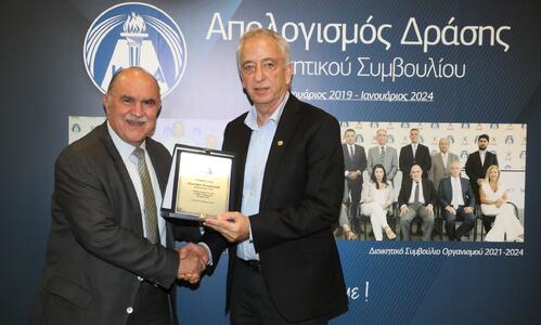 Τιμήθηκαν τα μέλη του ΔΣ ΚΟΑ και οι αφυπηρετήσαντες thumb