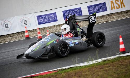 Το αυτοκίνητο της FUF Racing Team του Πανεπιστημίου Frederick  θα τρέξει στην πίστα Daytona  thumb