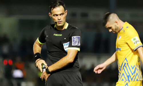 «To VAR έπρεπε να επέμβει και να πει ότι ήταν κόκκινη» thumb
