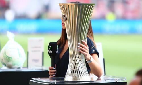 Το τρόπαιο του Conference League στην OPAP Arena thumb