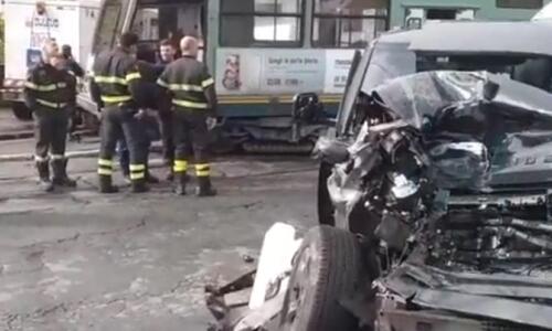 Σοκ: Ενεπλάκη σε τροχαίο μετά από σύγκρουση με τραμ ο Ιμόμπιλε! thumb