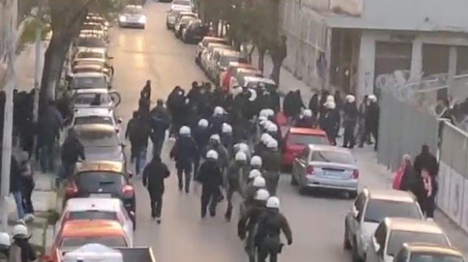 Video: Ένταση έξω από το «Καραϊσκάκης» thumb