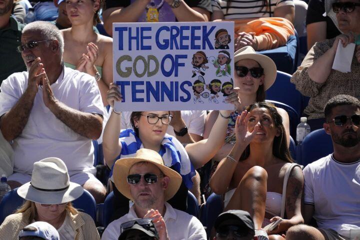 Το απίθανο πλακάτ υποστηρίκτριας του Στέφανου thumb