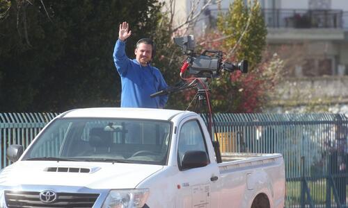 Ελλάδα: Κάμερα στήθηκε σε φορτηγάκι για την μετάδοση του αγώνα! thumb