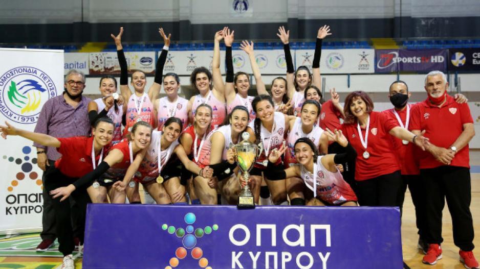 Ερυθρόλευκη αναδρομή μετά την επιστροφή στα σαλόνια thumb