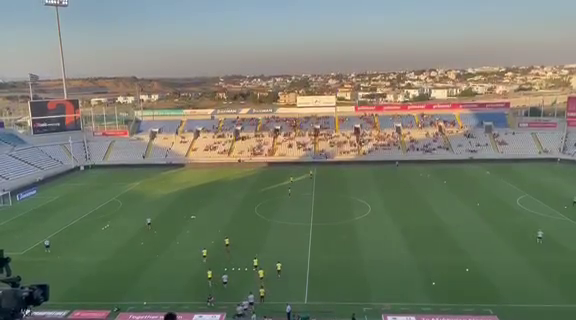 Μπότεφ: Είσοδος με αποδοκιμασίες (video) thumb