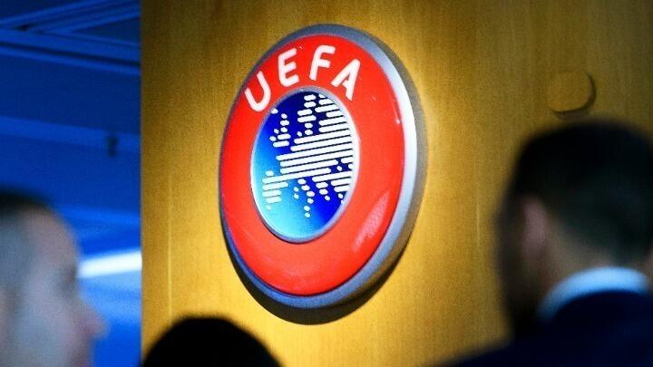 Απαγόρευσε τις διαφημιστικές πινακίδες σε χρώματα ουράνιου τόξου thumb