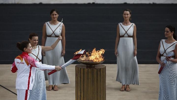 Η Ολυμπιακή Φλόγα παραδόθηκε στους Κινέζους  thumb